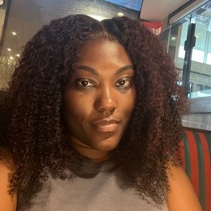 Meet your Posher, Akiba